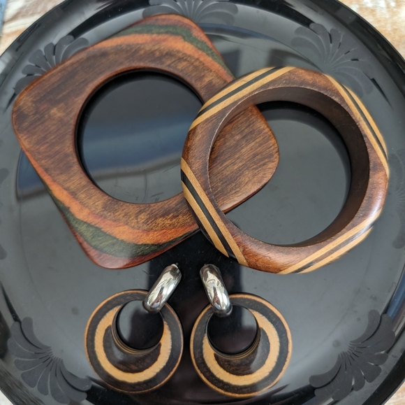 Inlaid Wood Carved Bracelets (2) and Inlaid Door Knocker Earrings Hand C… - Picture 1 of 8